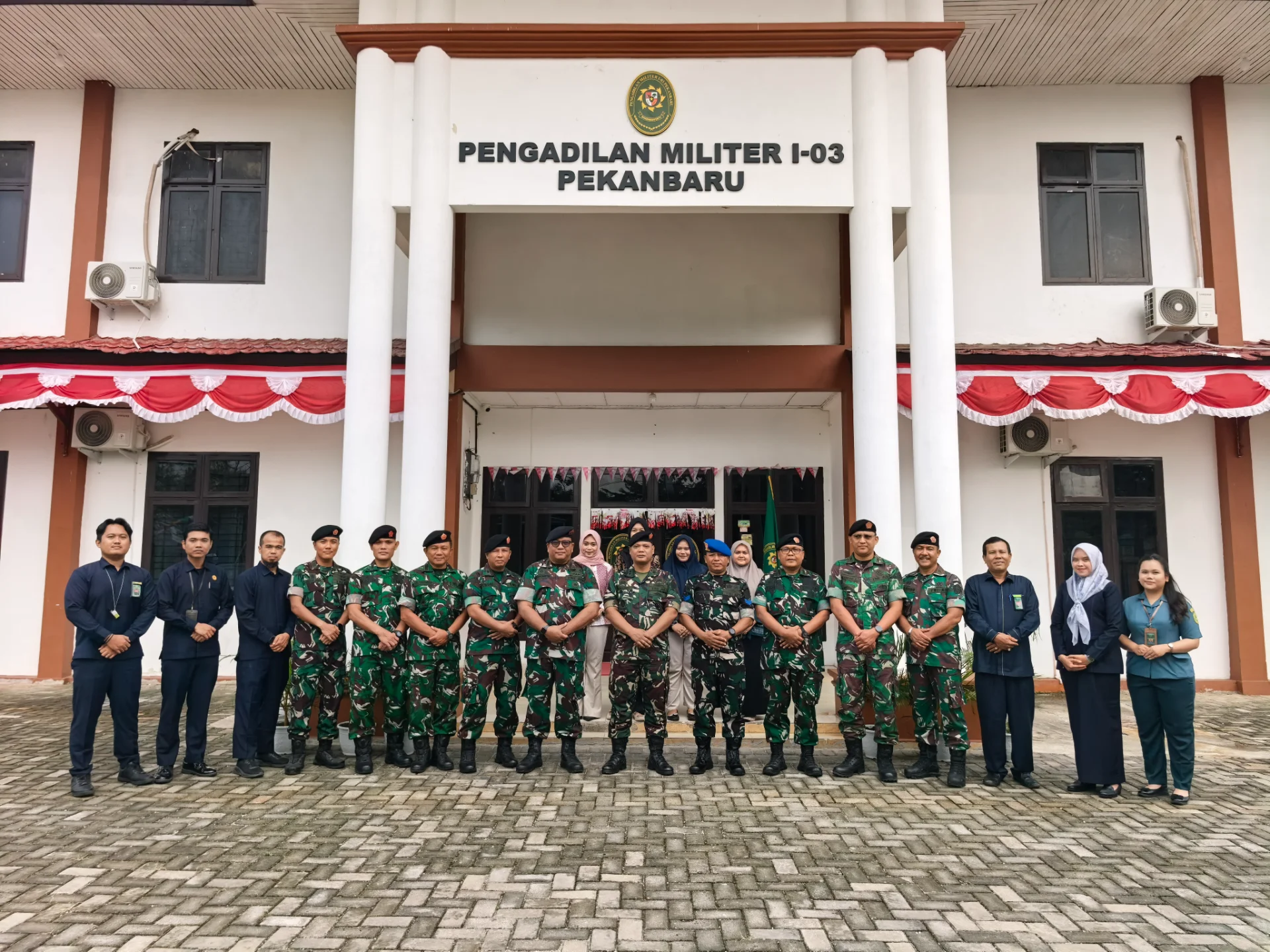 Pengadilan Militer I-03 Pekanbaru melaksanakan tradisi passing in sebagai bentuk penyambutan dan penerimaan personel baru di lingkungan Pengadilan Militer I-03 Pekanbaru