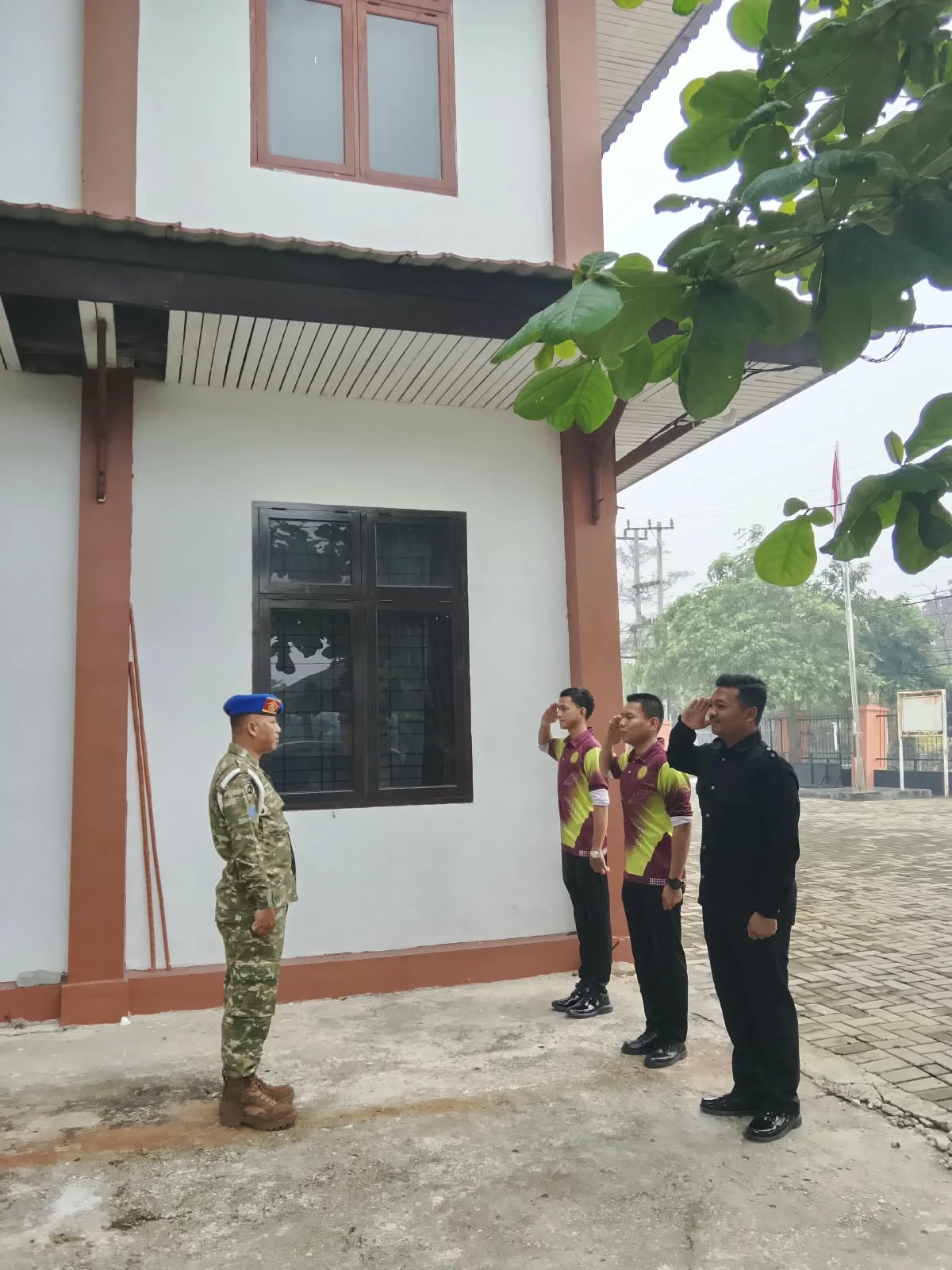 Tingkatkan Kedisiplinan dan Kesiapsiagaan, Pengadilan Militer I-03 Pekanbaru Gelar Latihan PBB bagi Petugas Sekuriti